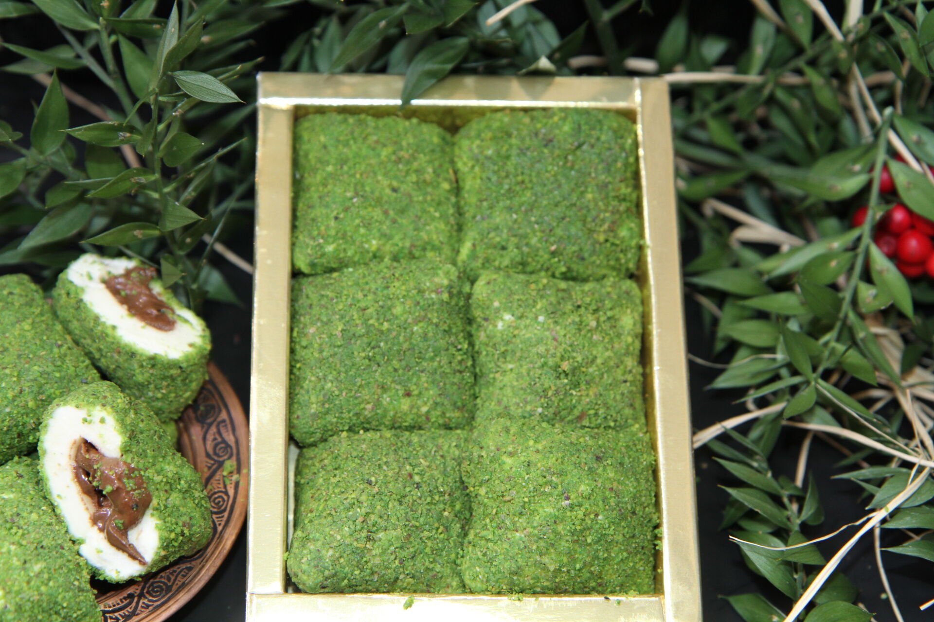 Özel yapımı, şık bohça sunumu ve yumuşak lezzetiyle hediyelik için ideal lokum.400 Gr