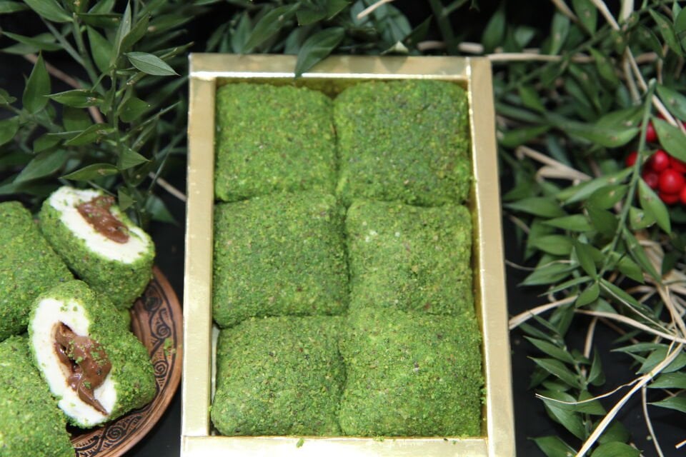 Özel yapımı, şık bohça sunumu ve yumuşak lezzetiyle hediyelik için ideal lokum.400 Gr