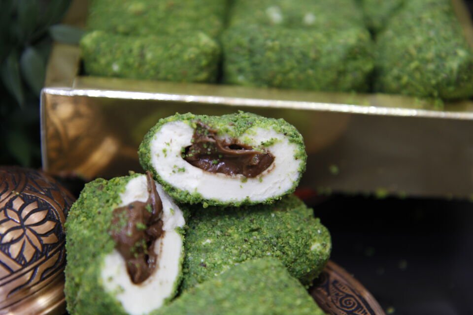 Özel yapımı, şık bohça sunumu ve yumuşak lezzetiyle hediyelik için ideal lokum.400 Gr