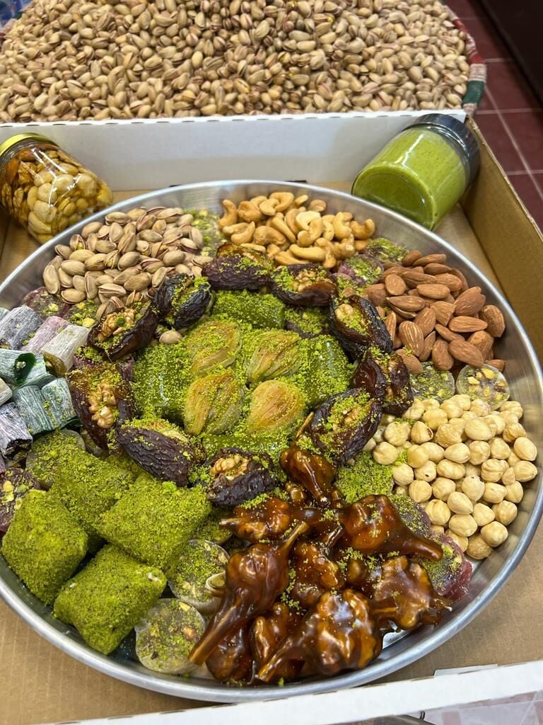 Geleneksel Damat Tepsi 1.5 kg. Fıstık ezmesi Net 200 Gr. Ballı Atom Çerez Net 200 Gr.