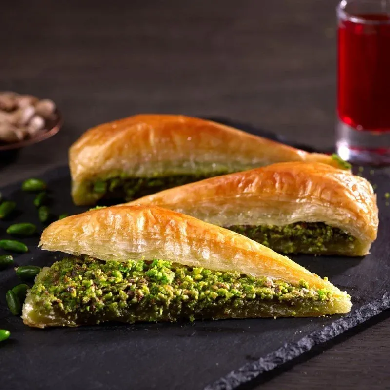 Antep Fıstıklı Havuç Dilim Baklava 1150 G Tepsi Hızlı Kargo (Ertesi Gün Teslim İst.-Ank.-İzmir)