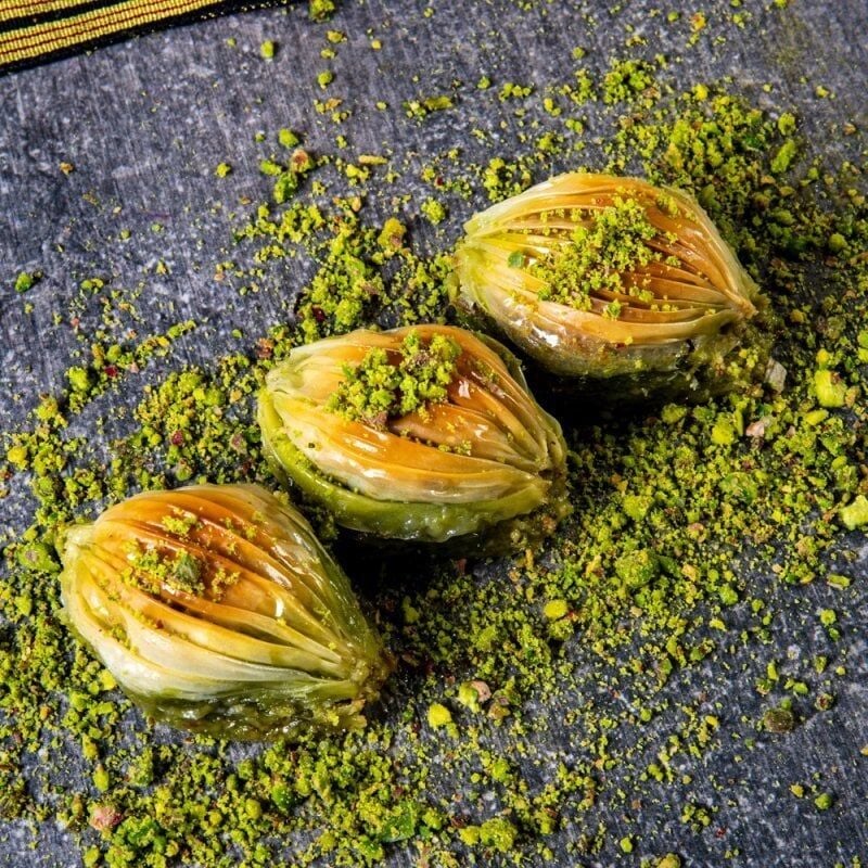 Antep Fıstıklı Midye Baklava 1500g Tepsi  Hızlı Kargo (Ertesi Gün Teslim İst.-Ank.-İzmir)