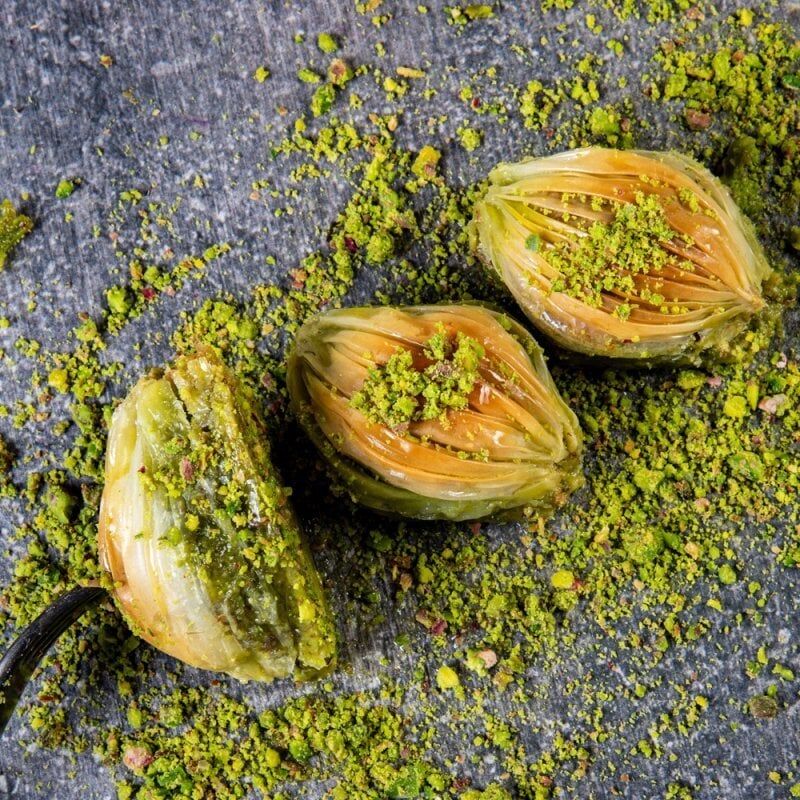 Antep Fıstıklı Midye Baklava 1500g Tepsi  Hızlı Kargo (Ertesi Gün Teslim İst.-Ank.-İzmir)