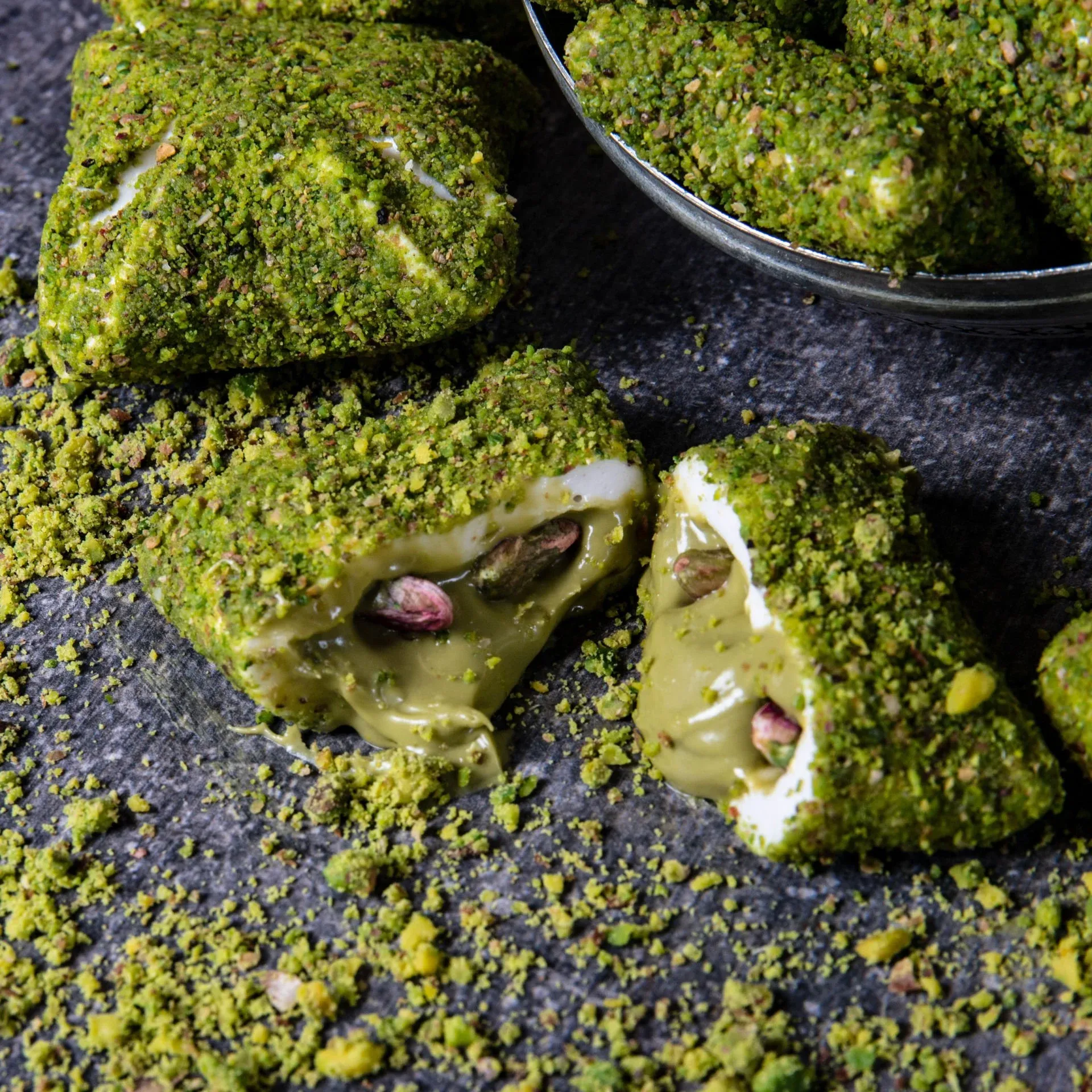 Antep Fıstıklı Ve Antep Fıstık Kremalı Bohça Lokum