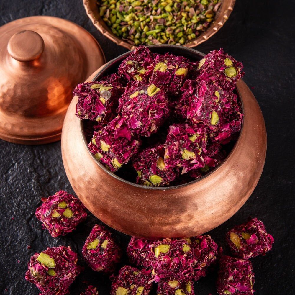 Antep Fıstıklı Gül Yapraklı Çifte Kavrulmuş Lokum