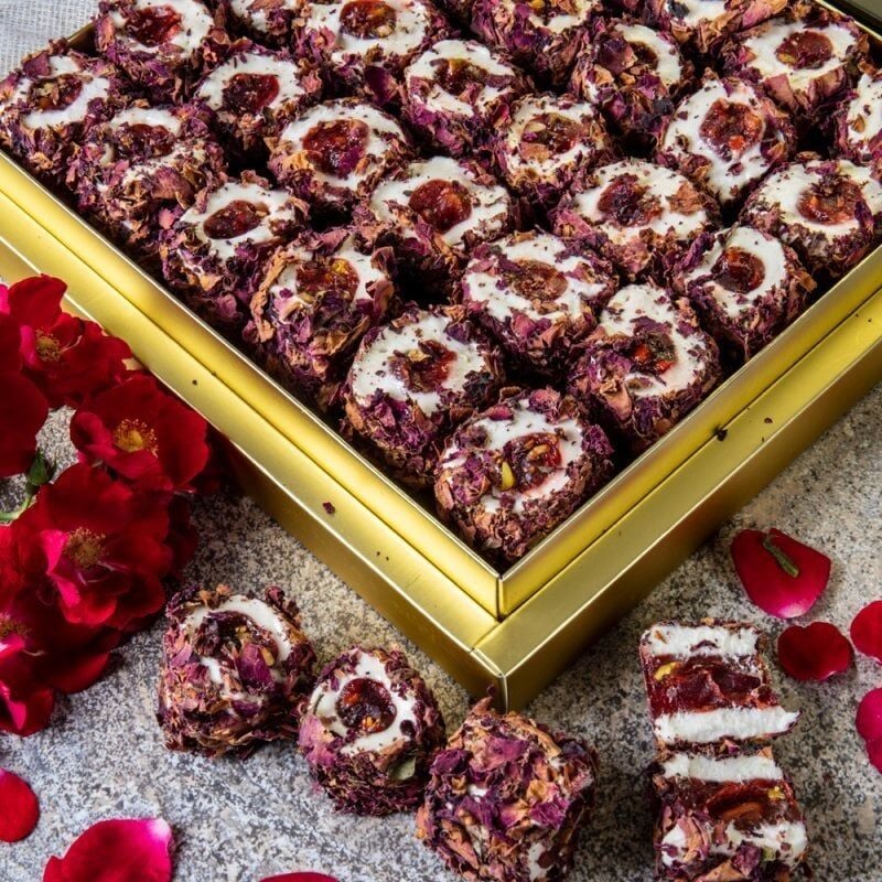 Gül Yapraklı Antep Fıstıklı Paşa Lokum 1 kg Lüks Kutu