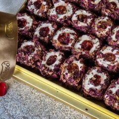 Gül Yapraklı Antep Fıstıklı Paşa Lokum 1 kg Lüks Kutu