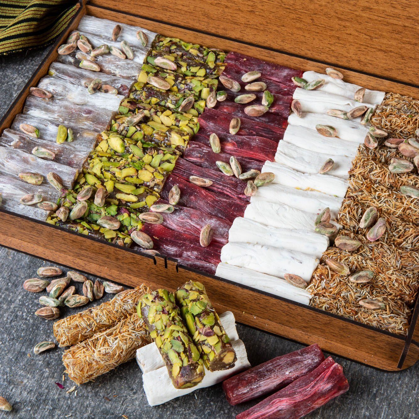 Lüks Kutu Hediyelik Antep Fıstıklı Fitil 1kg