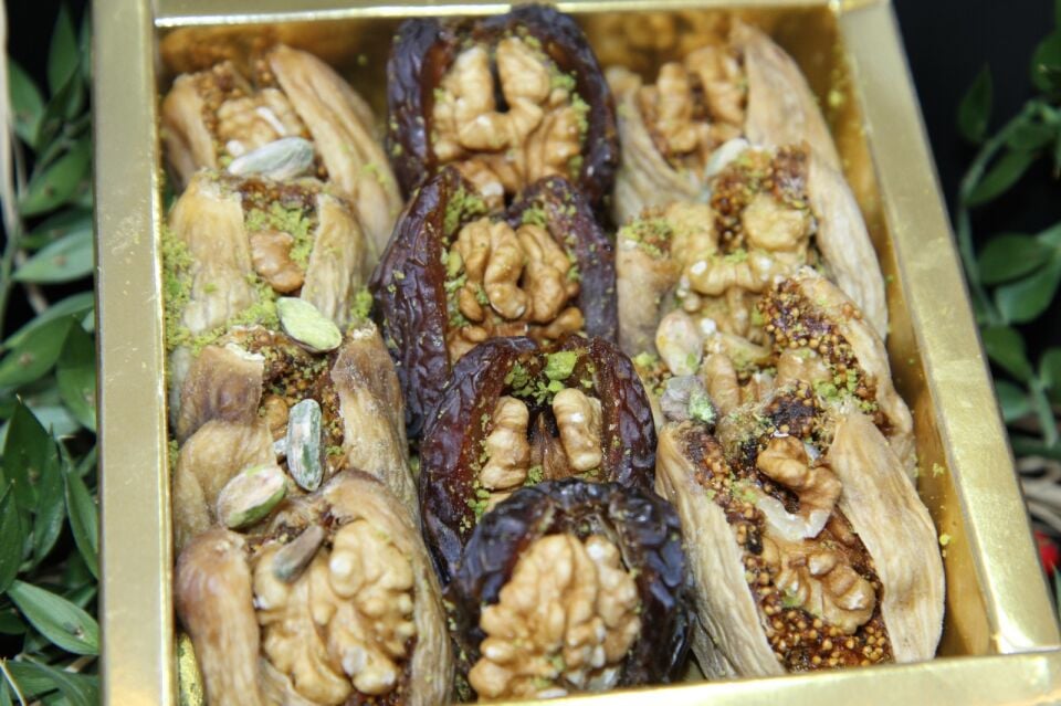 • Doğallığın En Tatlı Hali: İncir & Hurma • Özel Seçim İncir ve Hurma Paketi 400 Gr