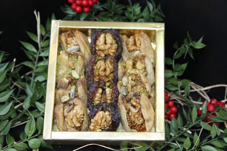 • Doğallığın En Tatlı Hali: İncir & Hurma • Özel Seçim İncir ve Hurma Paketi 400 Gr