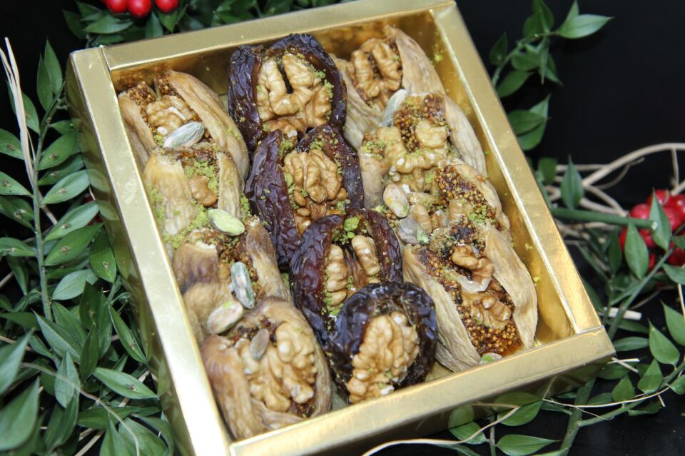 • Doğallığın En Tatlı Hali: İncir & Hurma • Özel Seçim İncir ve Hurma Paketi 400 Gr